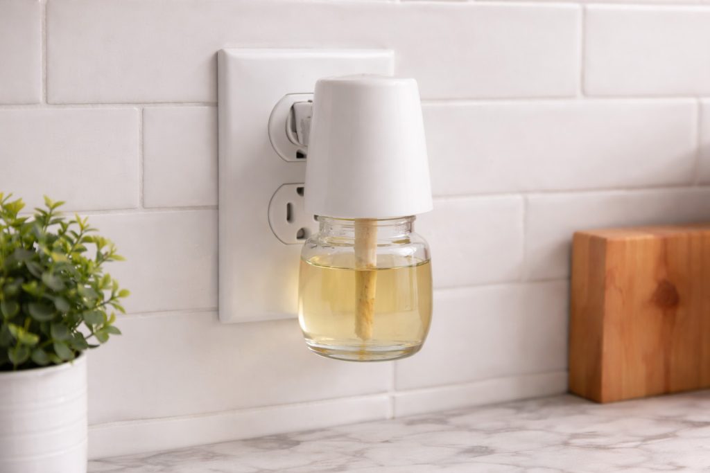 Plug-in air freshener working properly after refill and wick replacement
